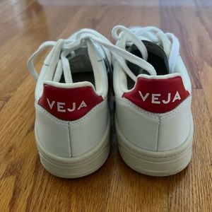 VEJA size 40 - aka 9